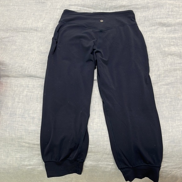 Lululemon navy crop align joggers with pockets - Picture 4 of 4